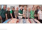 Club members pictured with their blankets are listed left to right: Paula Johnson, Anita Ogea, Rosemary Lawrence, Pat Walters, Darleen Tucker, Barbara McWhirter, Pat Simank, Linda O’Brien, Patsy Davidson, Sandi Nordhausen, and Susan Atkins. Contributing Club members pictured with their blankets are listed left to right: Paula Johnson, Anita Ogea, Rosemary Lawrence, Pat Walters, Darleen Tucker, Barbara McWhirter, Pat Simank, Linda O’Brien, Patsy Davidson, Sandi Nordhausen, and Susan Atkins. Contributing